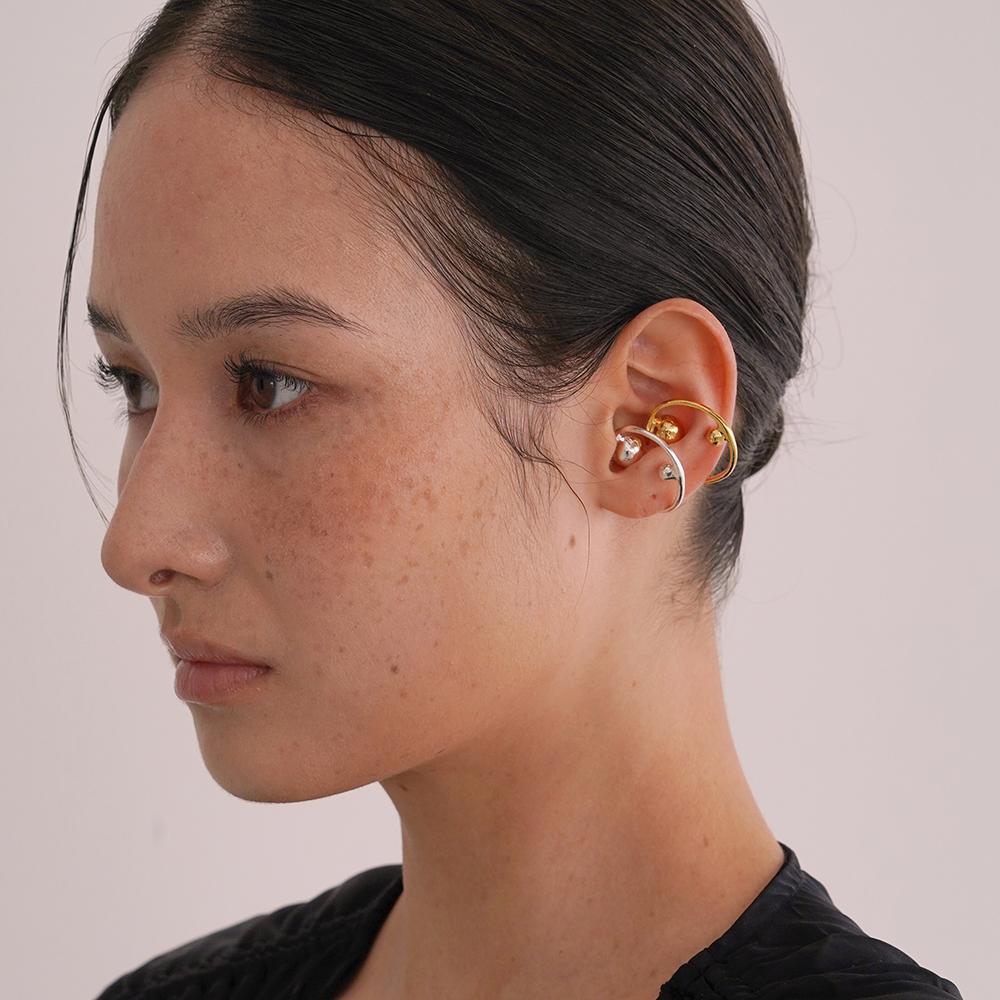 Still Instant Curve Motion - Ear Cuff 01
