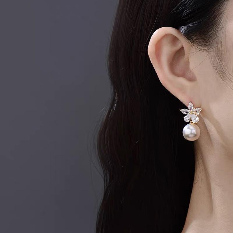 Fresh flower zircon pearl earrings without pierced earrings autumn and winter small fragrant temperament fashionable earrings personalized earrings