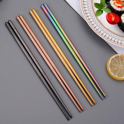 Galvanisierte Essstäbchen aus 304 Edelstahl: Bunt, rutschfest, verbrühsicher, ideal für den Haushalt und den gewerblichen Gebrauch.