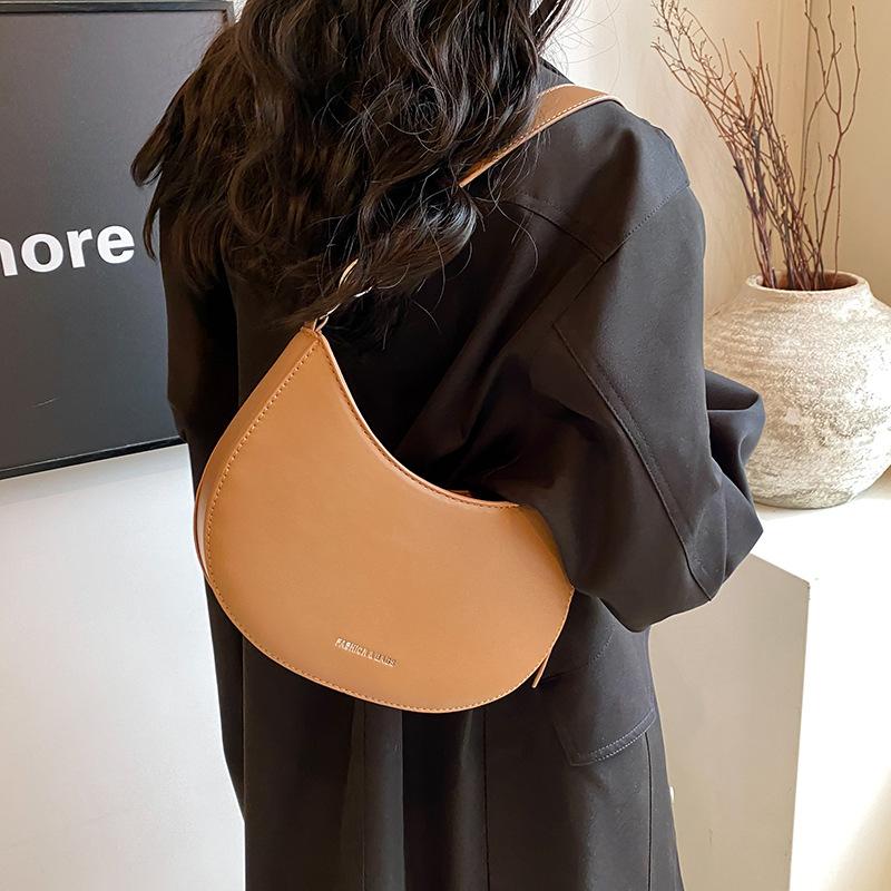 Simple retro versatile underarm bag texture commuter hand carry crescent bag solid color chain shoulder messenger bag