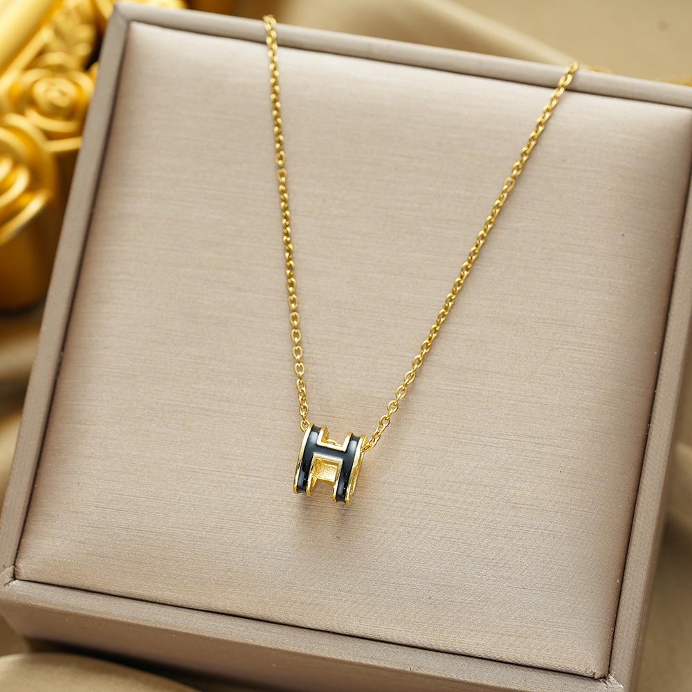 Titanium Steel Non-fading Necklace - European & American Style, Light Luxury, Versatile Korean Fashion, Perfect for Women and Girlfriend Gifts.