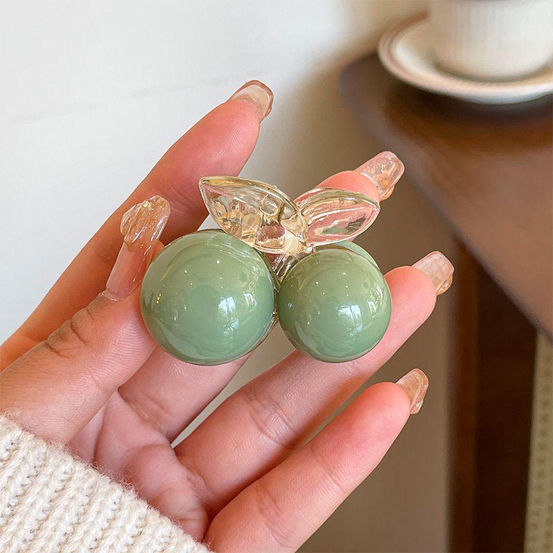 

2023 Grip Clip: Elegant French Pearl Shark Hair Accessory