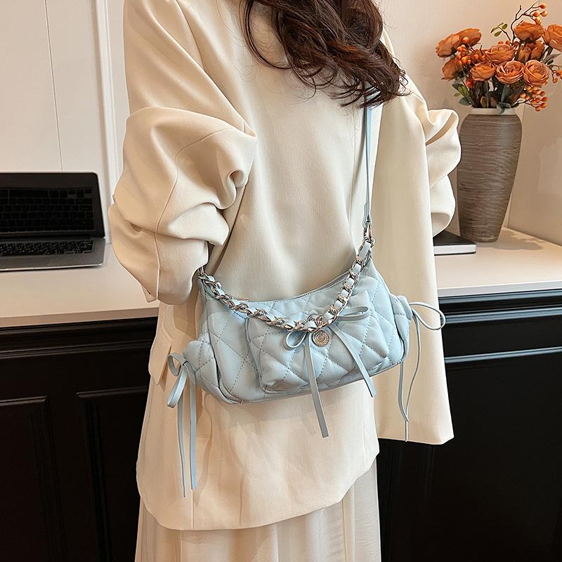 Geantă pentru subrat cu lanț texturat pentru femei, cu fundă nouă, la modă, cu un singur umăr, genți de mână pentru femei, retro, ocazional pentru navetă.