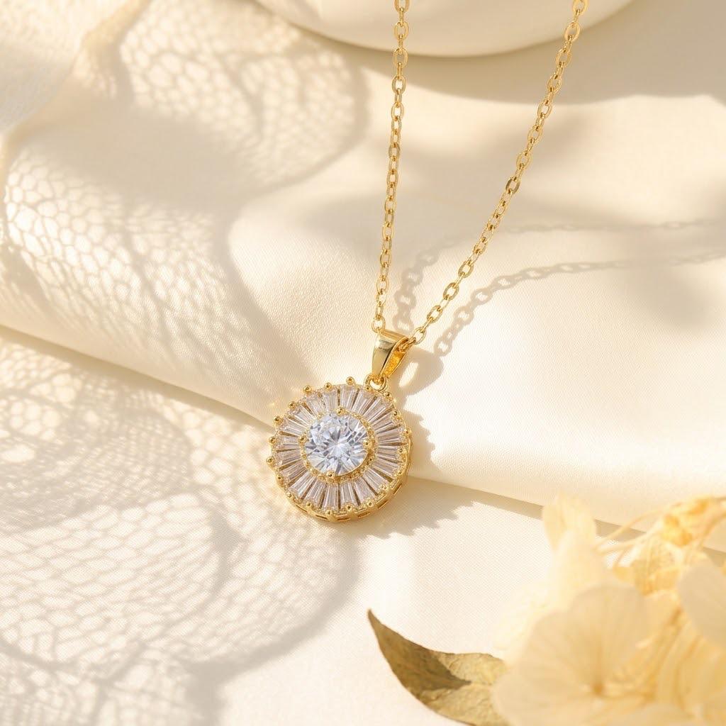 Women's Titanium Steel Rotatable Flower Necklace - Fashionable, Simple, Versatile Clavicle Chain Jewelry.