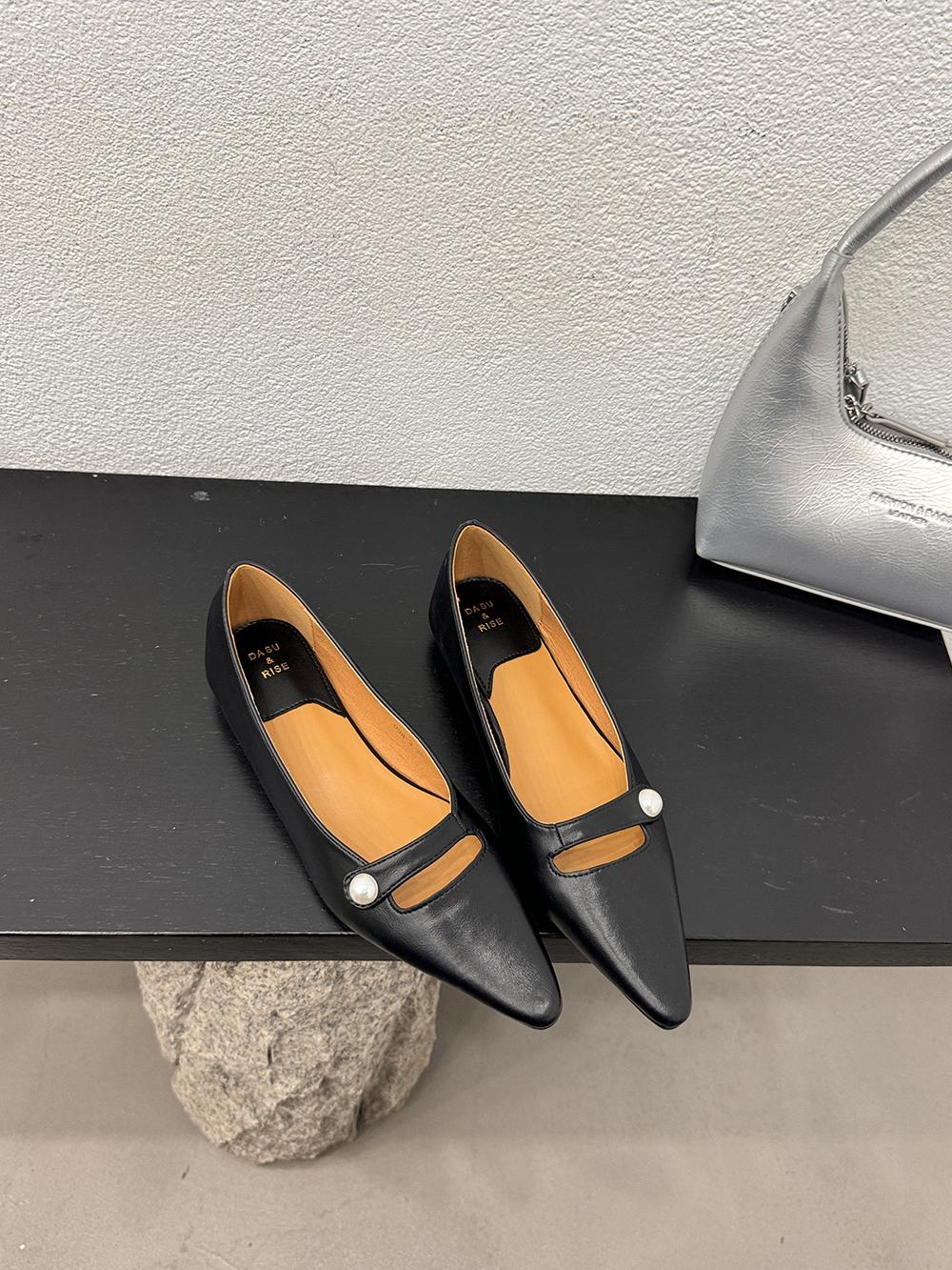 

Модные женские туфли-лоферы с острым носком, новинка 2024 года, летние туфли для женщин, на низком каблуке, черные, бежевые, золотые, серебряные, модные туфли-лодочки для вечеринок 5.5 чёрный