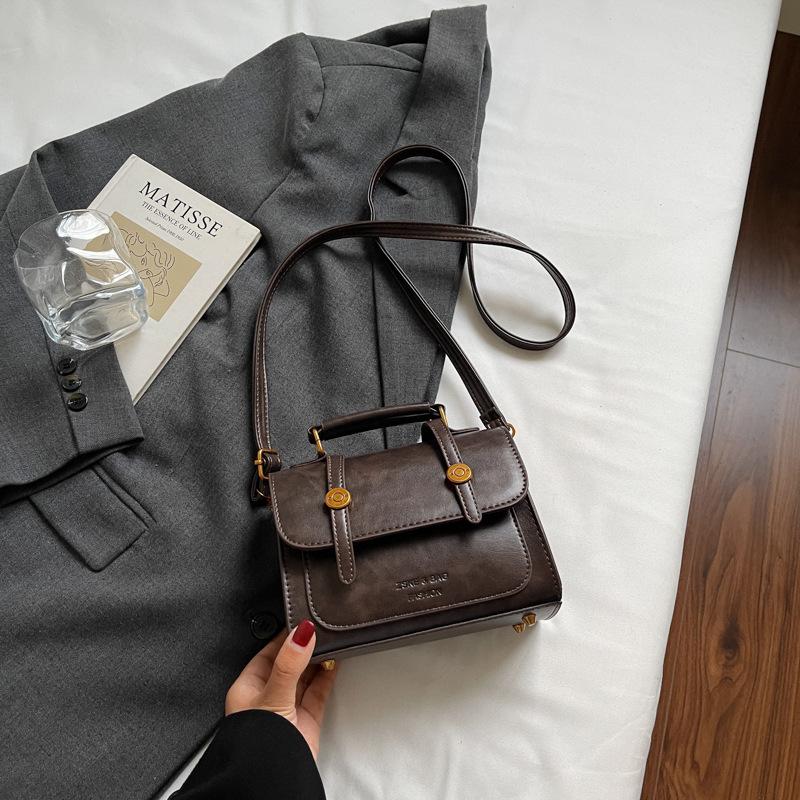 

Высококачественная ретро маленькая сумка 2025 осень женская новая модная сумка через плечо модная и простая портативная маленькая квадратная сумка