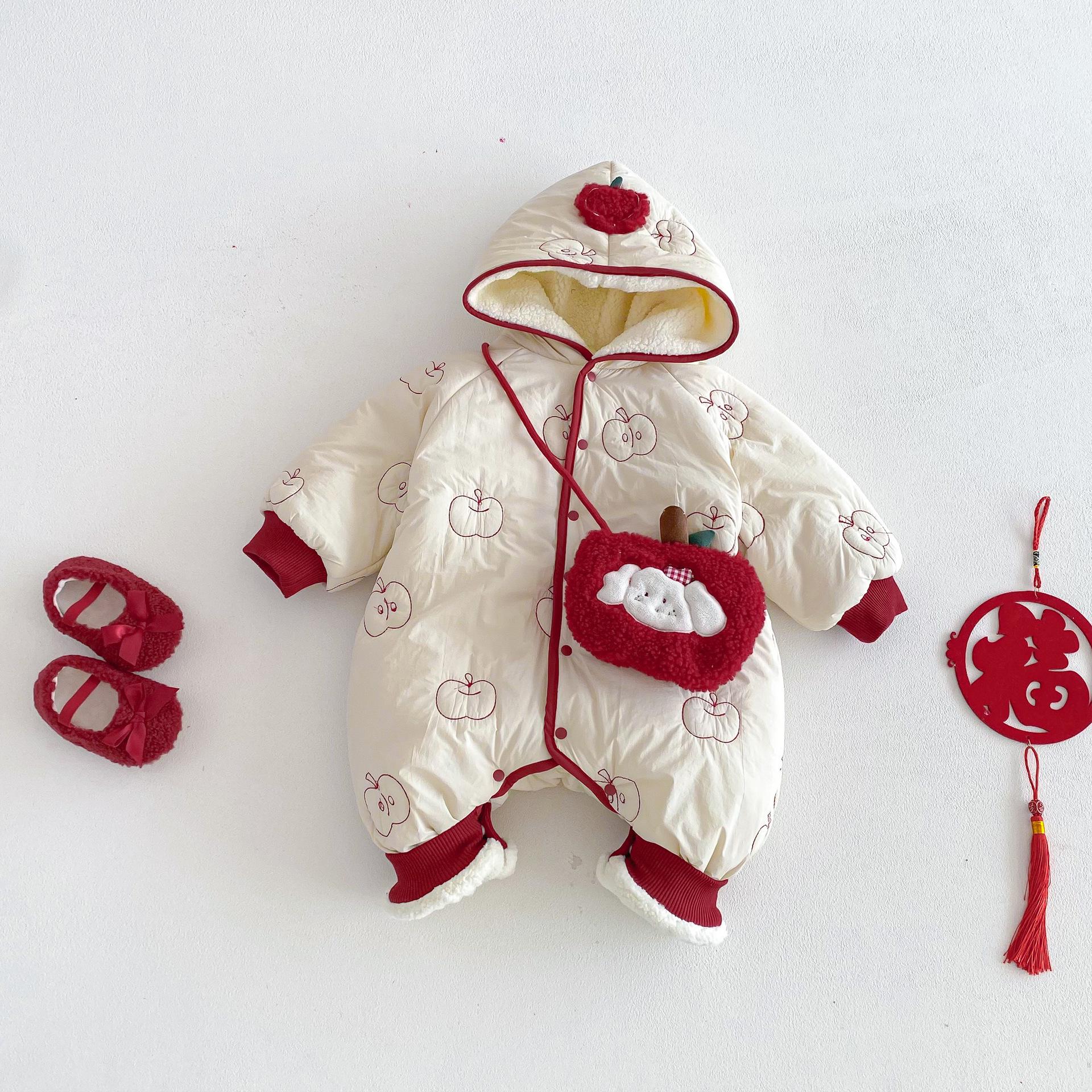 Зимний комбинезон для малыша 2025: Вышитые аксессуары с яблоками и собаками для Китайского Нового года 73 бежевый