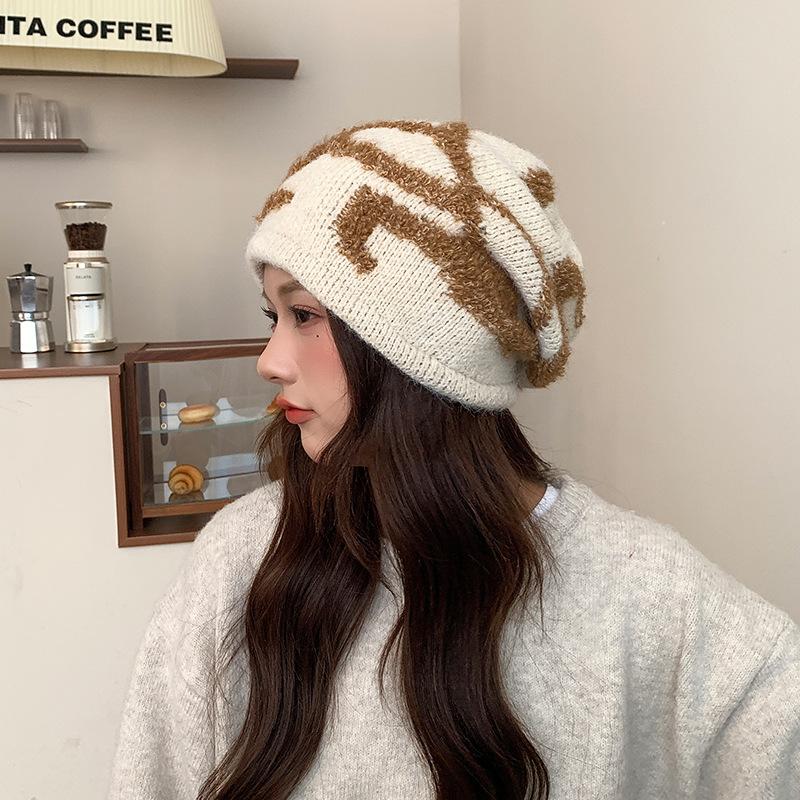 Cappello in maglia a costine con protezione per le orecchie, lettere, per circonferenza cranica grande, che fa apparire il viso piccolo, da donna, per primavera e autunno