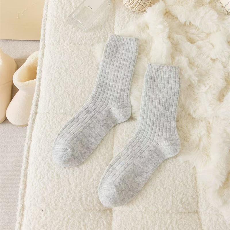 

Solid-color Wool Socks for Women In Autumn and Winter, Thickened and Warm Retro Double-needle Cashmere Pile Socks 1 pair світло-сірий колір