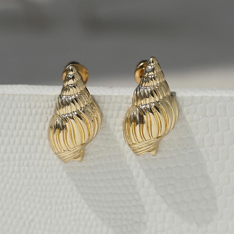 

Summer Beach Conch Stud Earrings - Simple Seaside Style золотой
