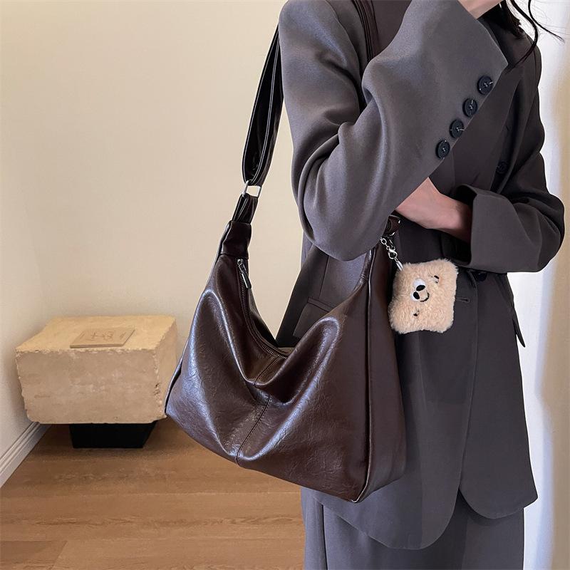 Large capacity bag women's 2025 new high-end Maillard commuter shoulder bag autumn and winter popular messenger tote bag