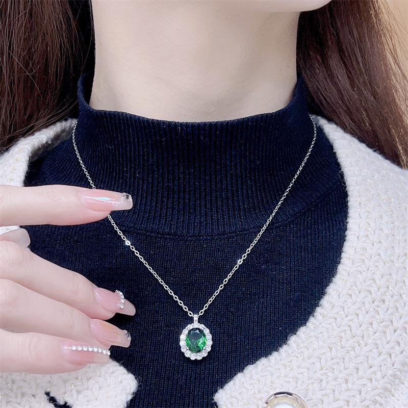 Emerald Gemstone Jewelry Set: Ring, Earrings & Necklace for Women – Luxurious High-End Design, Trendy Gift.