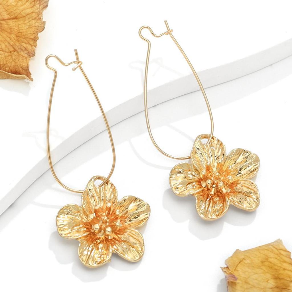 Elegant Retro Pleated Flower Pendant Collarbone Necklace