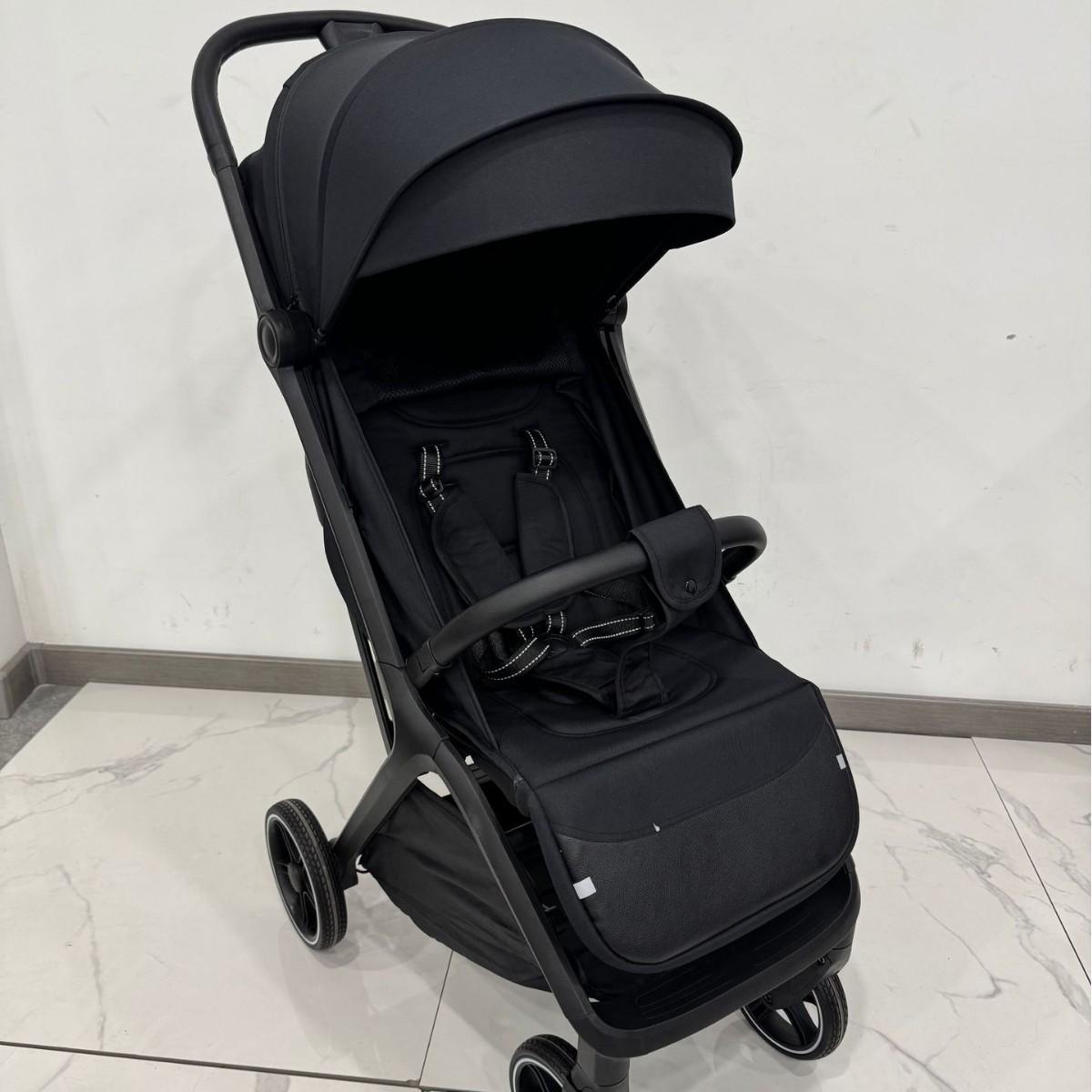 Compact Lightweight Baby Stroller: Reclines &