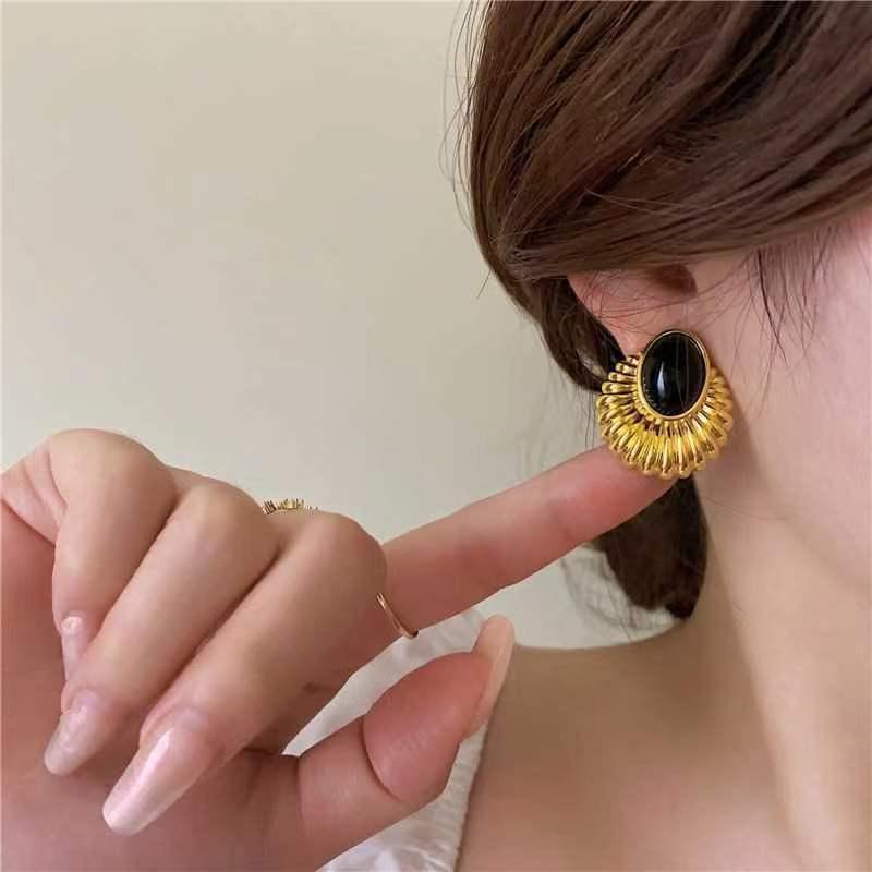 Vintage Geometric Metal Clip On Earrins for Women Fashion Classic Black Ear Clips Non Pierced Girls Gifts Jewelry
