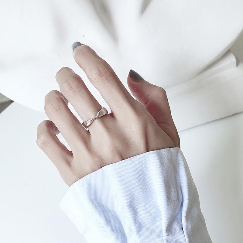 Möbius Wave Pattern Retro Ring - European & American Style Index Finger Jewelry for Women