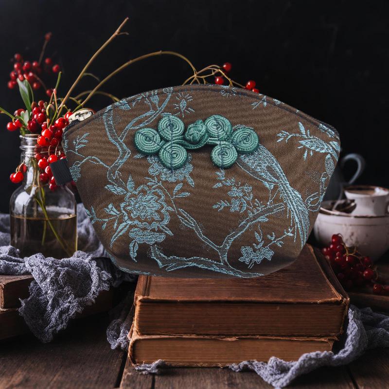 Chinese Yun Jin Seashell Coin Purse: Qipao Hanfu Shopping and Accessories Bag for Women