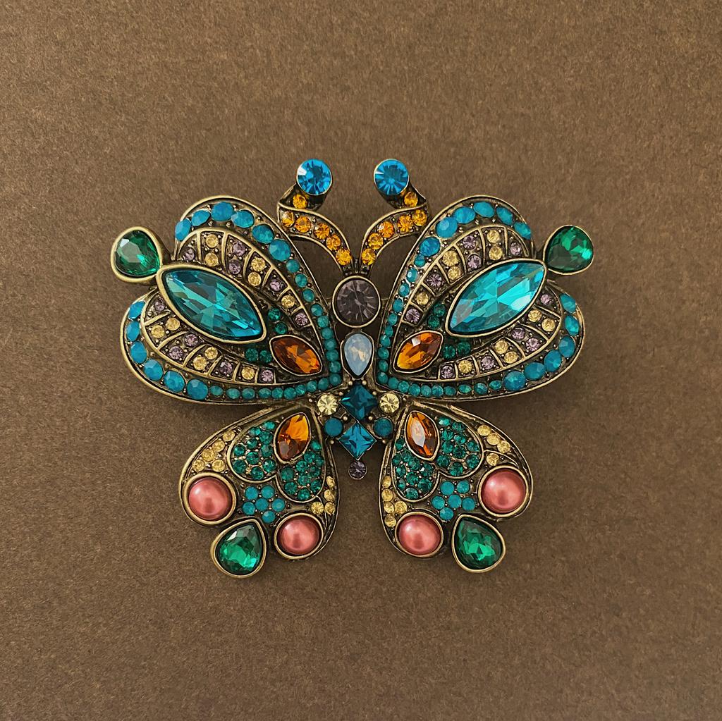 Femmes Hommes Vintage Classique Industrie Lourde Épingles Broche Plein Cristal Style Palais Design Milieu Papillon Cerf Accessoires