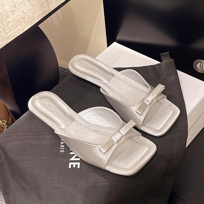 

Silver wedge heel French small cool slippers fairy shoes 2025 new summer fashion outer wear low heel niche sandals 35 серебряный