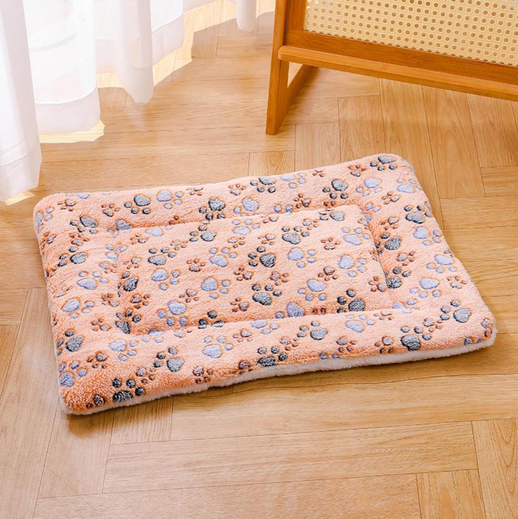 Cozy Pet Mat: Thick Warm Blanket & Bed for Dogs & Cats - Perfect for Winter, Autumn - Available in Small, Medium & Large Sizes