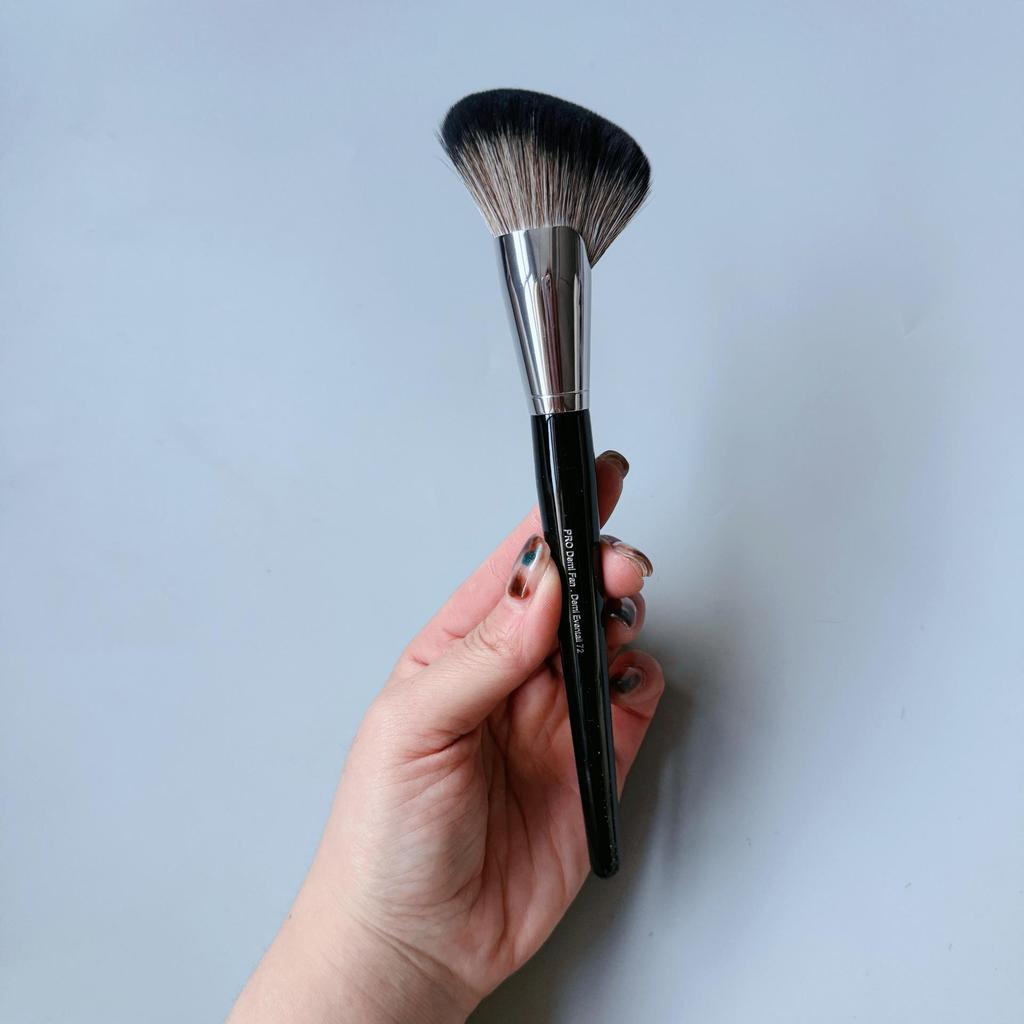 S Series No. 91 Multifunctional Makeup Brush: Loose Powder, Blush, Highlighter, Foundation, Contour.