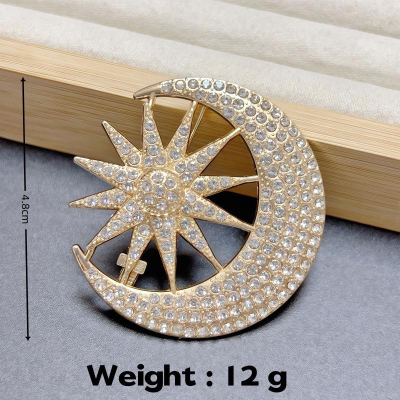 2024 Luxury Rotating Snowflake Brooch: Trendy & Versatile Accessory for Suits