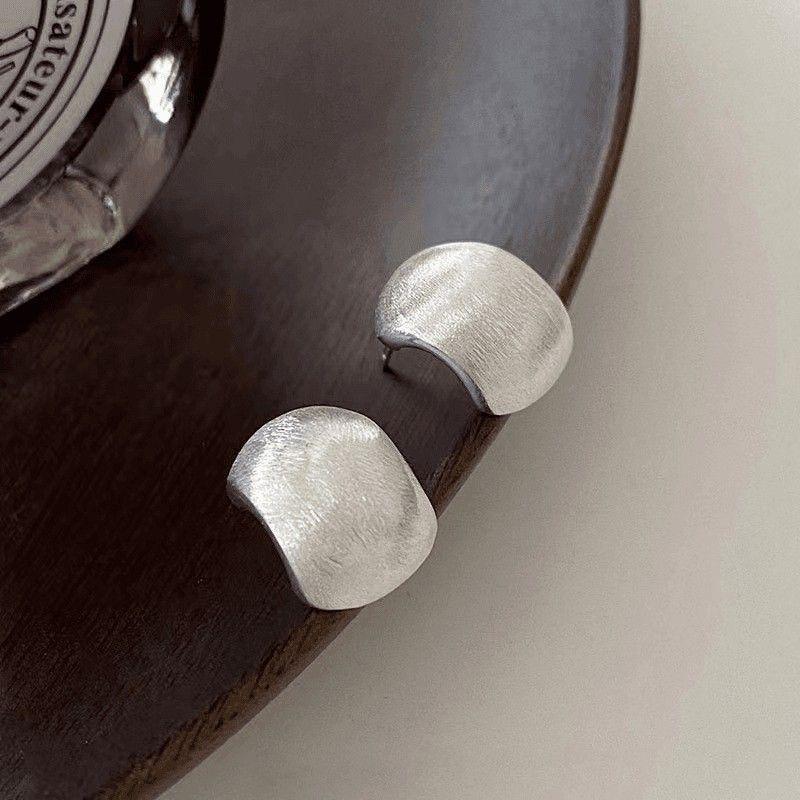2025 Stilvolle High-End Mattierte Steckerohrringe – Bestseller Nischen-Ohrschmuck mit Raffinierter Ausstrahlung