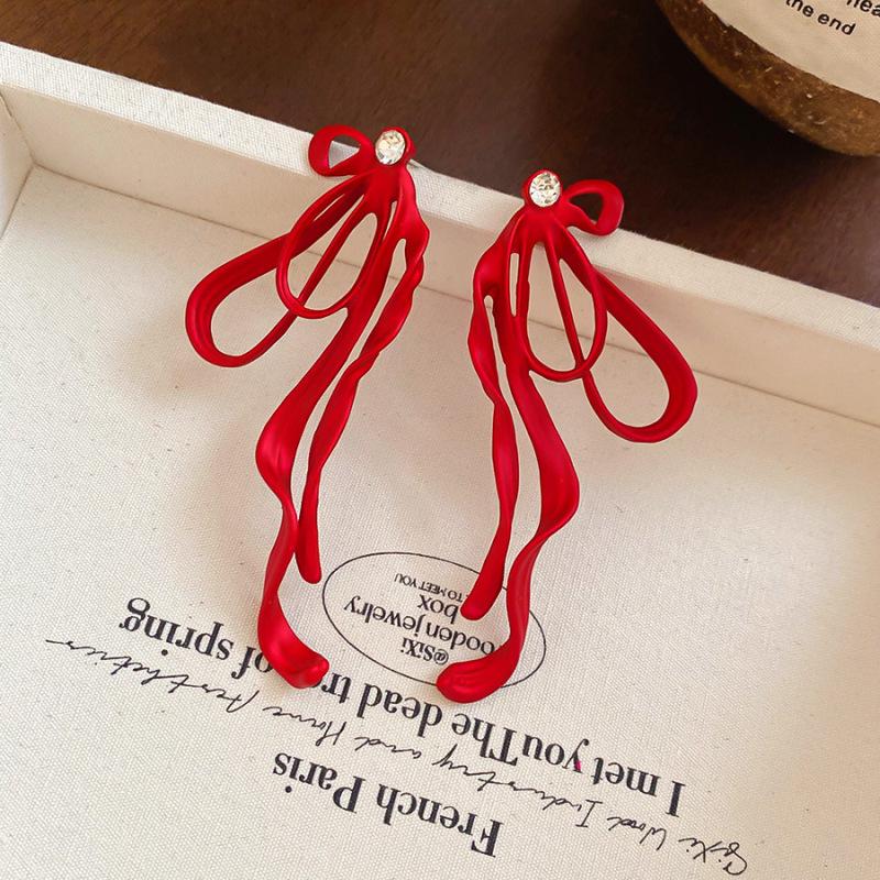 Luxury Silver Diamond-Inlaid Red Flower Pearl Stud Earrings: Elegant Design with a Fashionable Flair