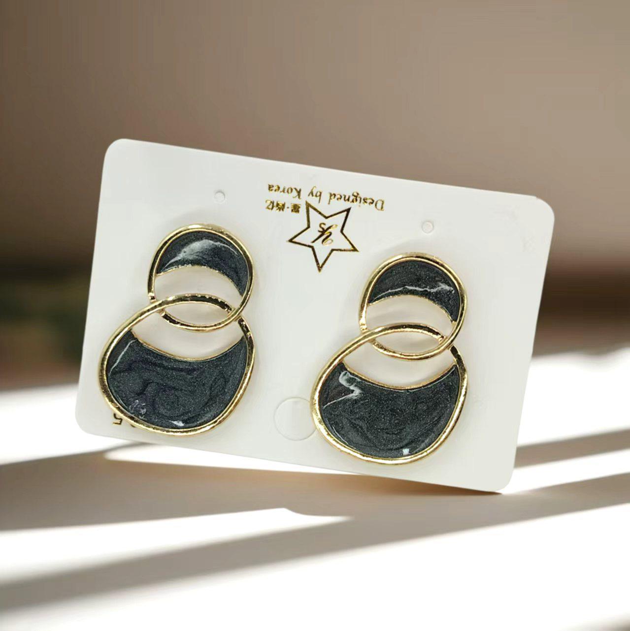 

French Retro Hong Kong Double Ring Enamel Earrings: High-End Geometric Drop Accessories for Women
