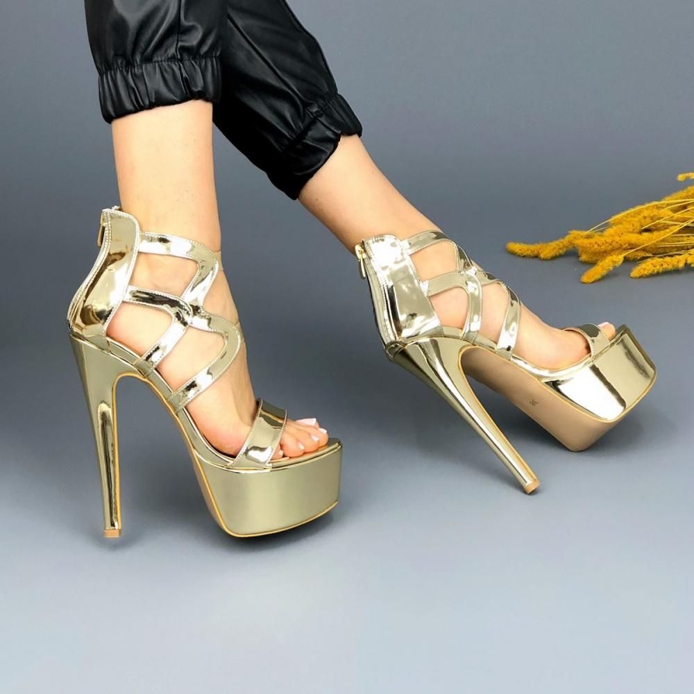 

Женские золотые туфли на зеркальном каблуке