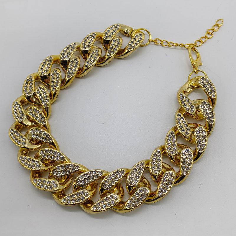 Accessori per animali domestici transnazionali: collana per animali dorata, prodotti in plastica, catenina dorata per foto, confezione universale in OPP per cani e gatti.