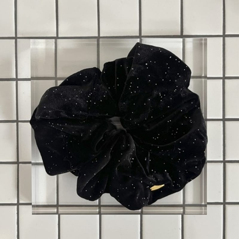 

CARRY BARRETTE Starry Scrunch Starry Scrunch