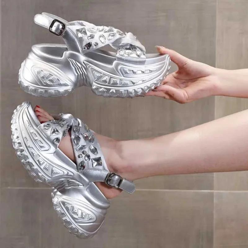 Módní 8cm Syntetická látka Mikrovlákno Ženy Platforma Sandály na klínu Letní Bling Ležérní obuv Peep Toe Boty Drahokamy Pantofle duté