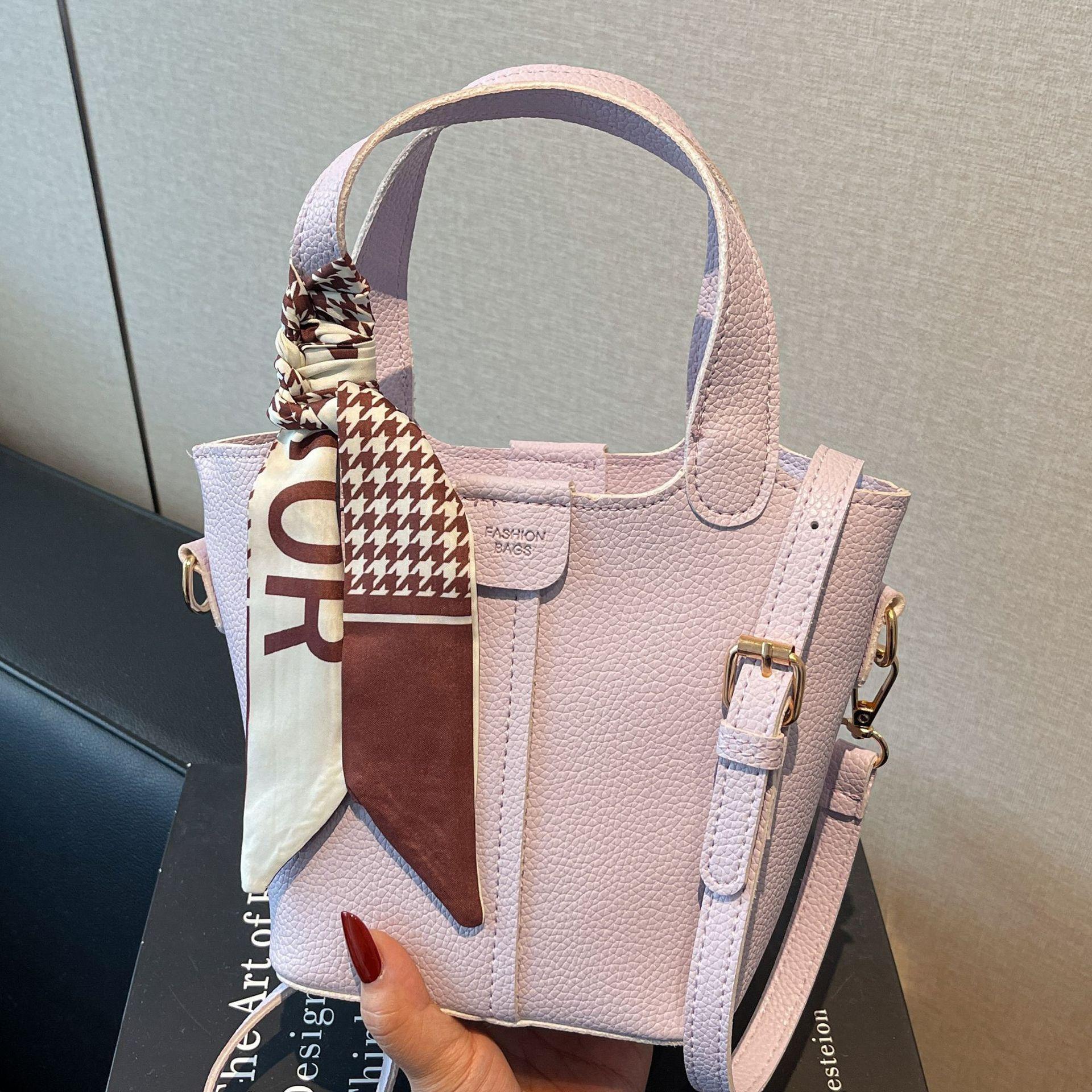 

This year s popular small bags are women s summer versatile 2025 new trendy fashion messenger bags, simple portable shoulder bucket bags. фиолетовый