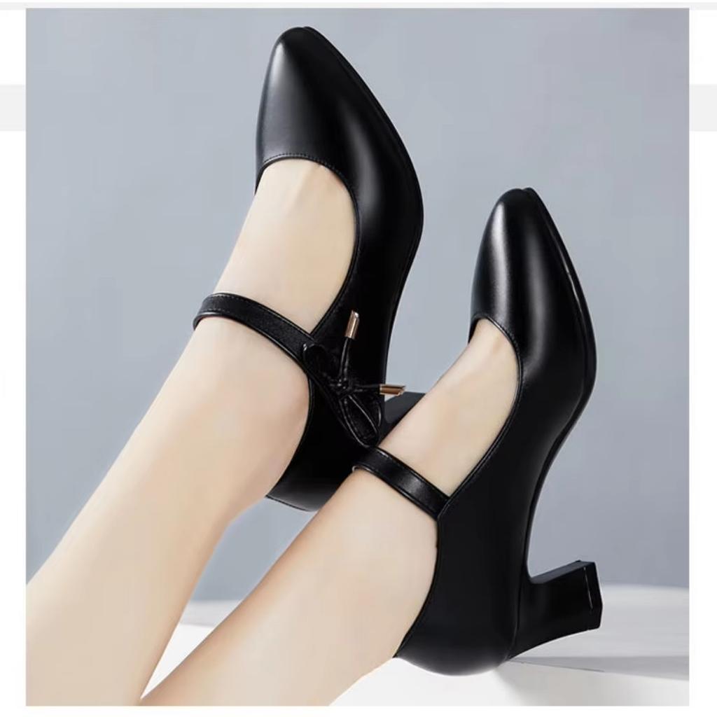 Modern Fashion Woman's Shoes with Soft Rubber Sole One Button Design Comfortable Small Leather Work Shoes for Summer