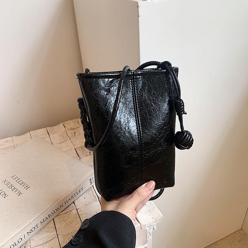New casual messenger mobile phone bag simple and fashionable silver shoulder bag women's high-end mini bag