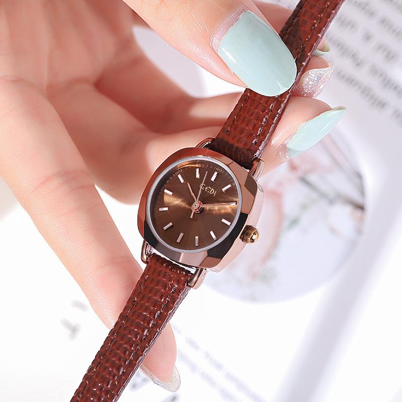 Ladies Small Square Watch Student Retro Temperament Small Plate Niche Belt Quartz Watch