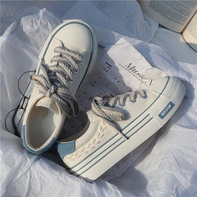 Canvas-Schuhe mit dicker Sohle für Damen Herbst Hong Kong Mode Stil Vielseitige kleine weiße Schuhe