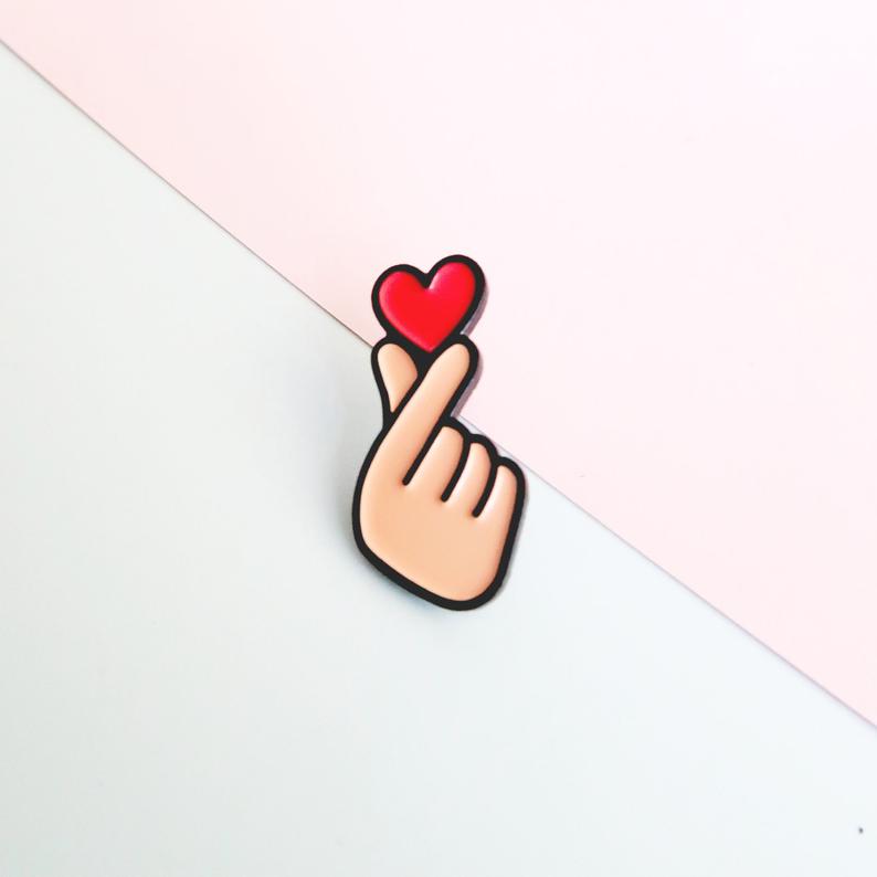 Creative Cute Cartoon Finger Heart Alloy Brooch, Men'S And Women'S Couple Bag Clip Accessories