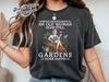 Underskatter Aldrig en Gammel Kvinde, Der Stadig Haver i Sin Firser T-shirt, T-shirts Til Havearbejde Mødre, Gartner Gave, Plante T-shirts Mors Dag