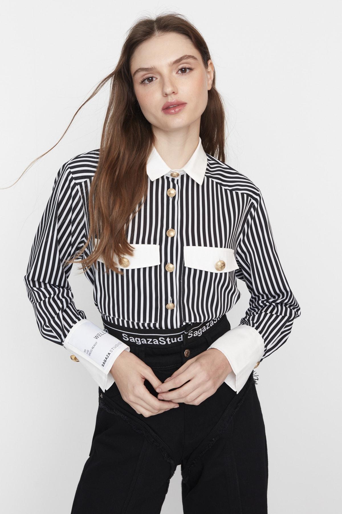 

Рубашка в черно-белую полоску с пуговицами из X Sagaza Studio TPRAW23GO00021..