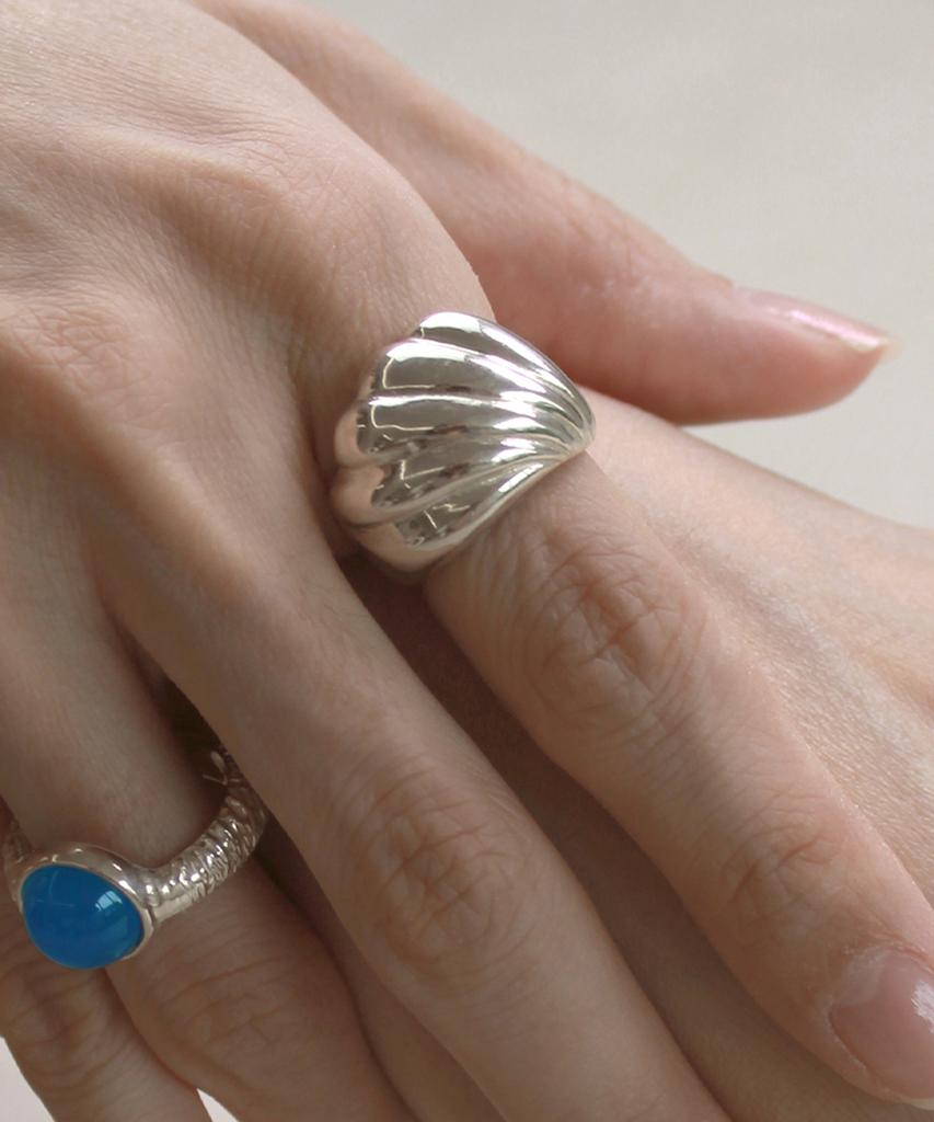 Boldiere Bold Shell Ring_ R28
