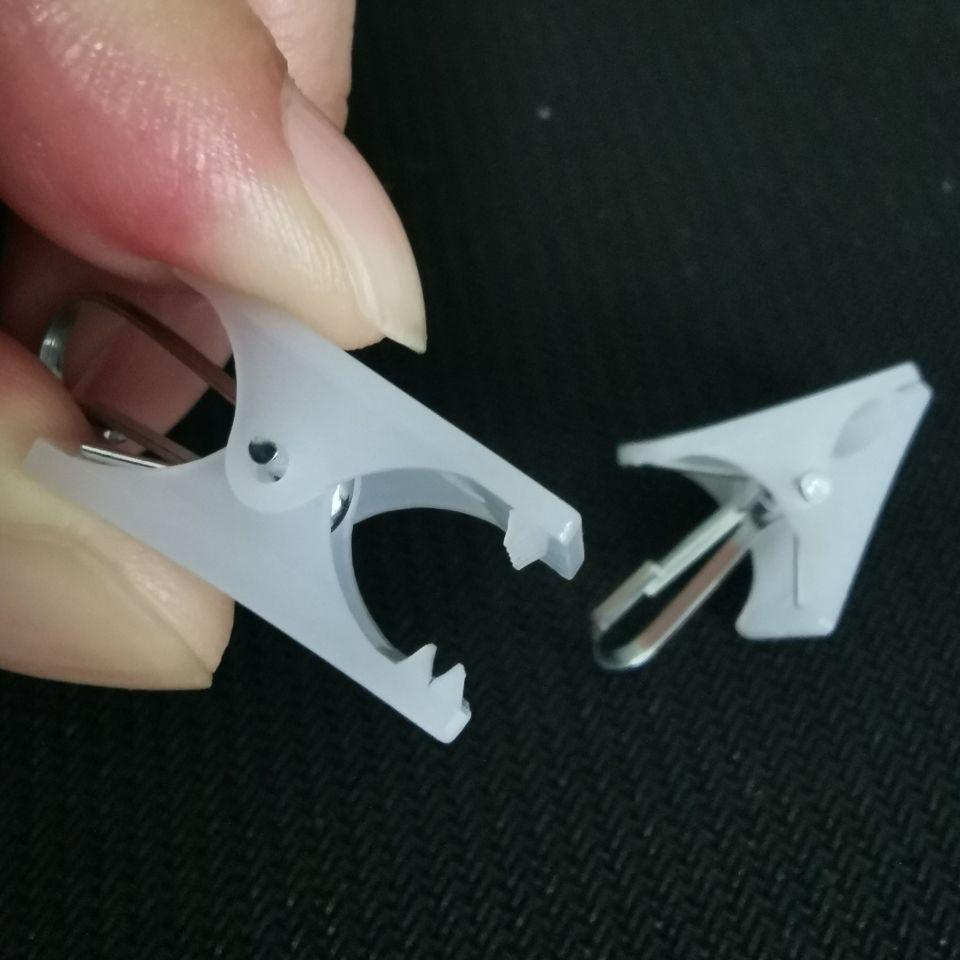 Weiße Duschvorhangclips aus Kunststoff - Niedliche & Tragbare Schnapphaken