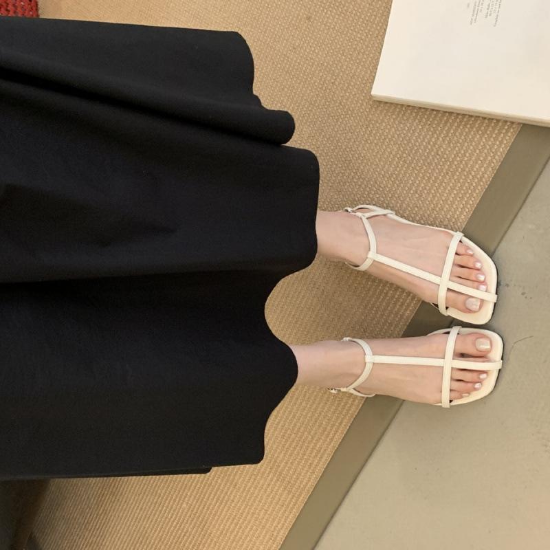 French flat-bottomed thin-strapped sandals women's shoes 2025 new summer Korean version versatile minimalist beach shoes Roman shoes