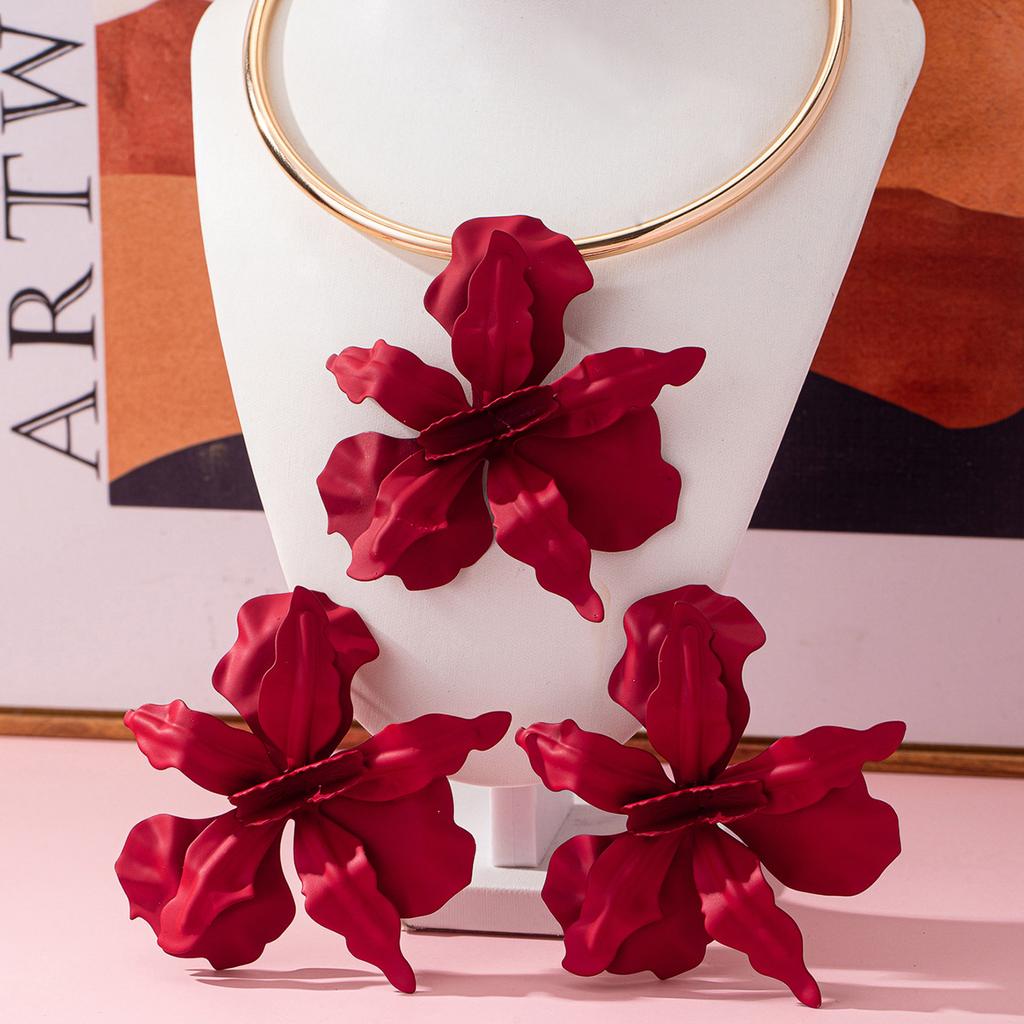 Personalized Exaggerated Flower Pendant Collar Earrings Set Women'S Fashion Street Shot Irregular Petal Jewelry