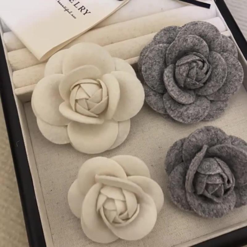 High-Fashion Große Blumenanstecker, Stoff Kamelien Schalspange, Broschen für Damen für Mantel-Outfits und Stilvolle Accessoires.