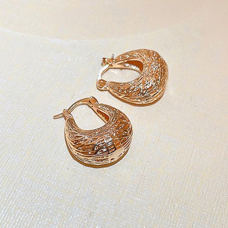 Huitan Metal Gold Color Hollow Out Hoop Earrings for Women New Modern Fashion Lady's Ear Accessories Daily Wear Chic Jewelry