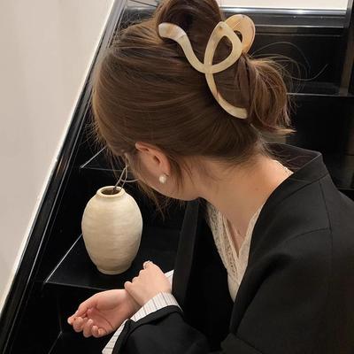 Large Acrylic Trendy Claw Clips Fashion Waves Hairpin Woman Simple Temperament Hair Claw Female Elegant White Hair Accessories