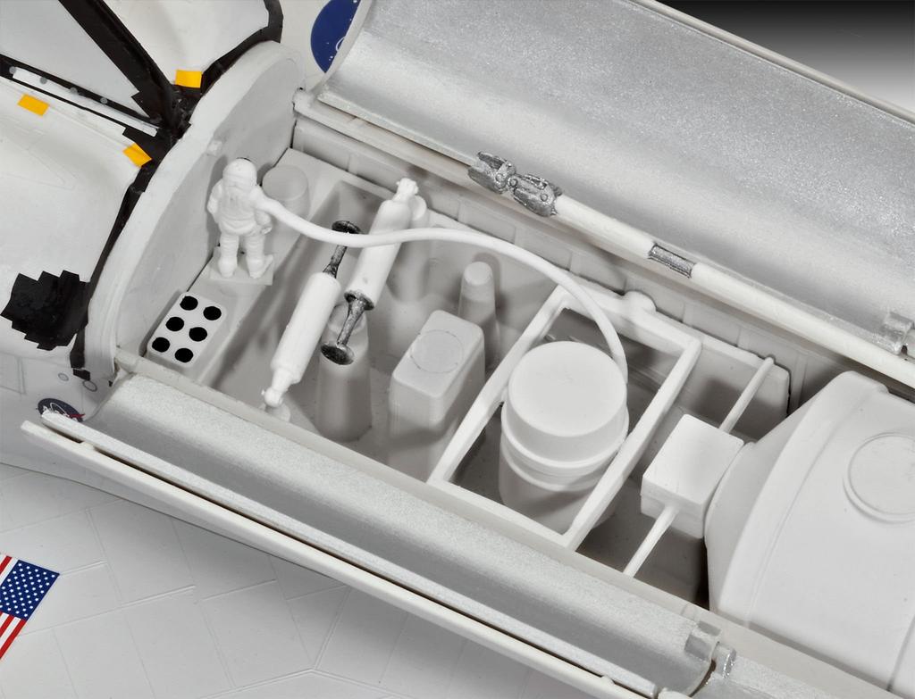 German Revell 1/144 Space Shuttle Atlantis 04544 Plastic Model