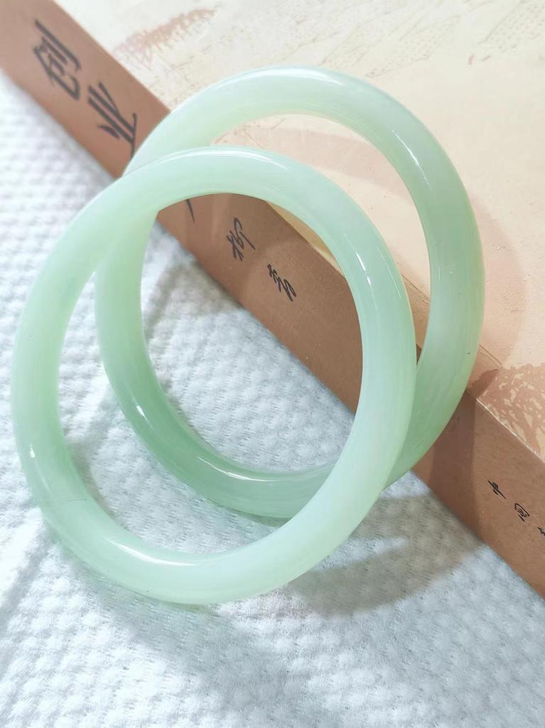 10mm Year of the Snake Wealth Jade Bracelet: Ice Green Floating Flower Design, Women's Ancient Style Xinjiang Imitation Tianshan Green.